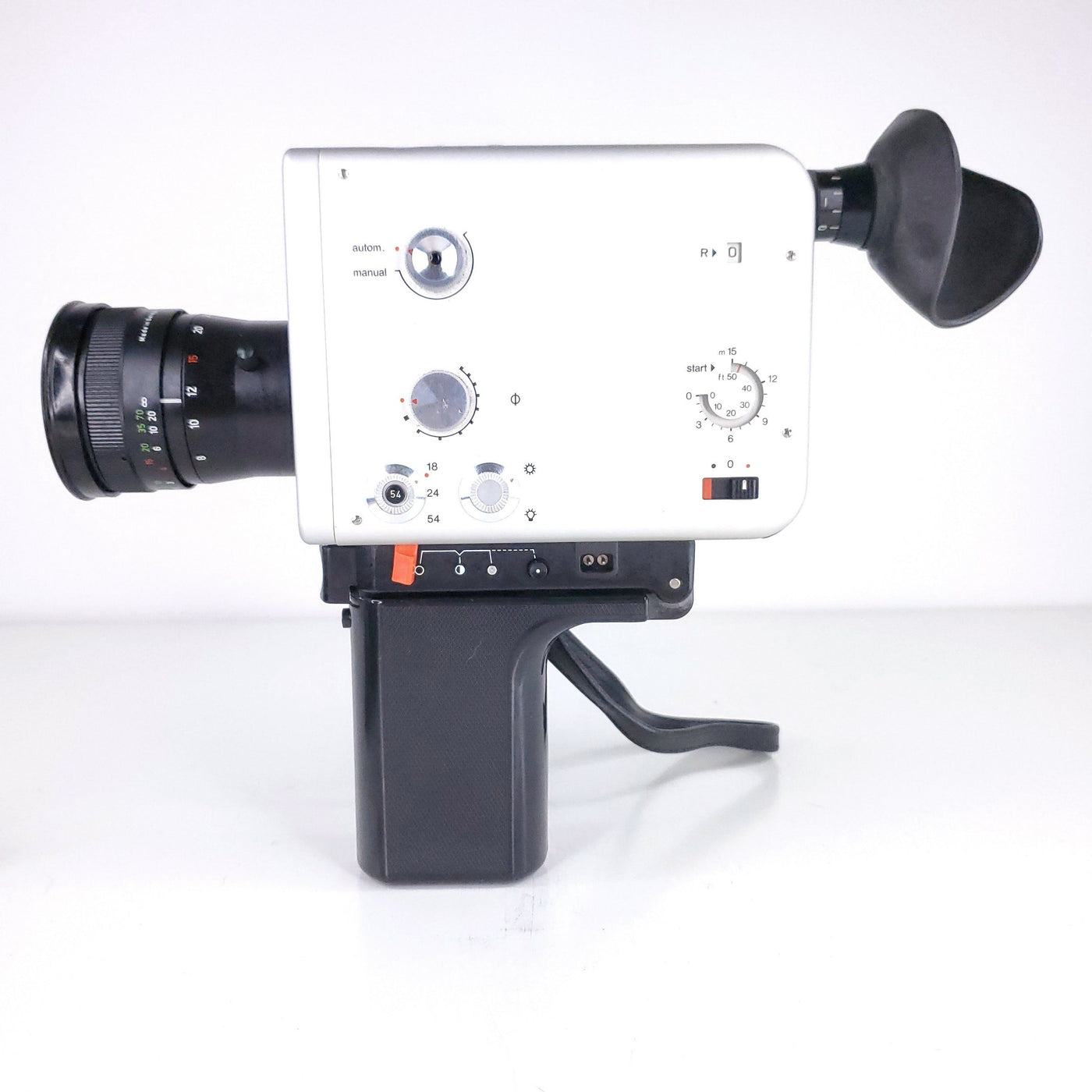 Nizo S480 Super 8 Camera Fully Tested and Functioning  - Includes Light meter battery adapters, Lens Cap, & Leather Bag