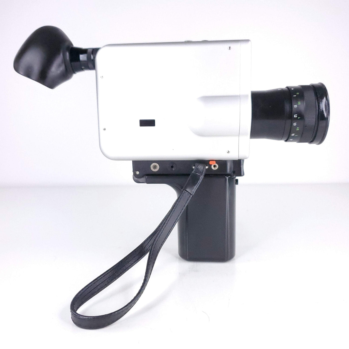 Nizo S480 Super 8 Camera Fully Tested and Functioning  - Includes Light meter battery adapters, Lens Cap, & Leather Bag